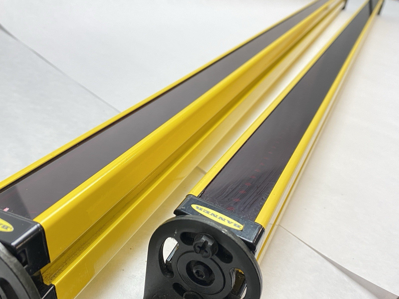 Banner SLSP14-1200Q88 EZ-SCREEN Type 4 Safety Light Curtain Pair 72386 - Maverick Industrial Sales