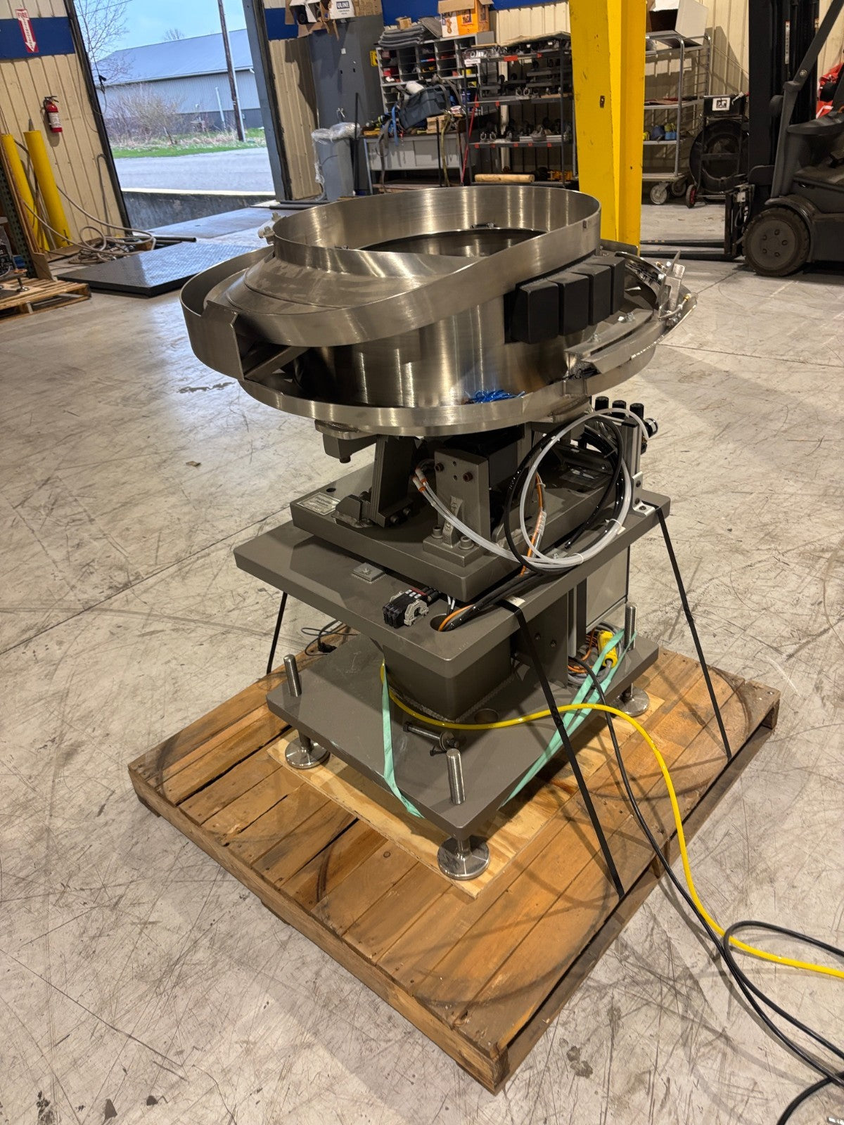 21673 | Fortville Custom Vibratory Bowl Feeder, , REOVIB MFS 268 Controls, 30" - Used - Maverick Industrial Sales