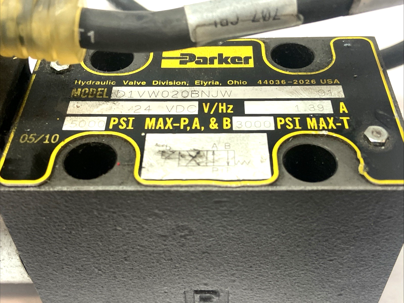 D1VW020BNJW | Parker Hydraulic Directional Valve 2-Pos 24VDC 5000psi - Used - Maverick Industrial Sales