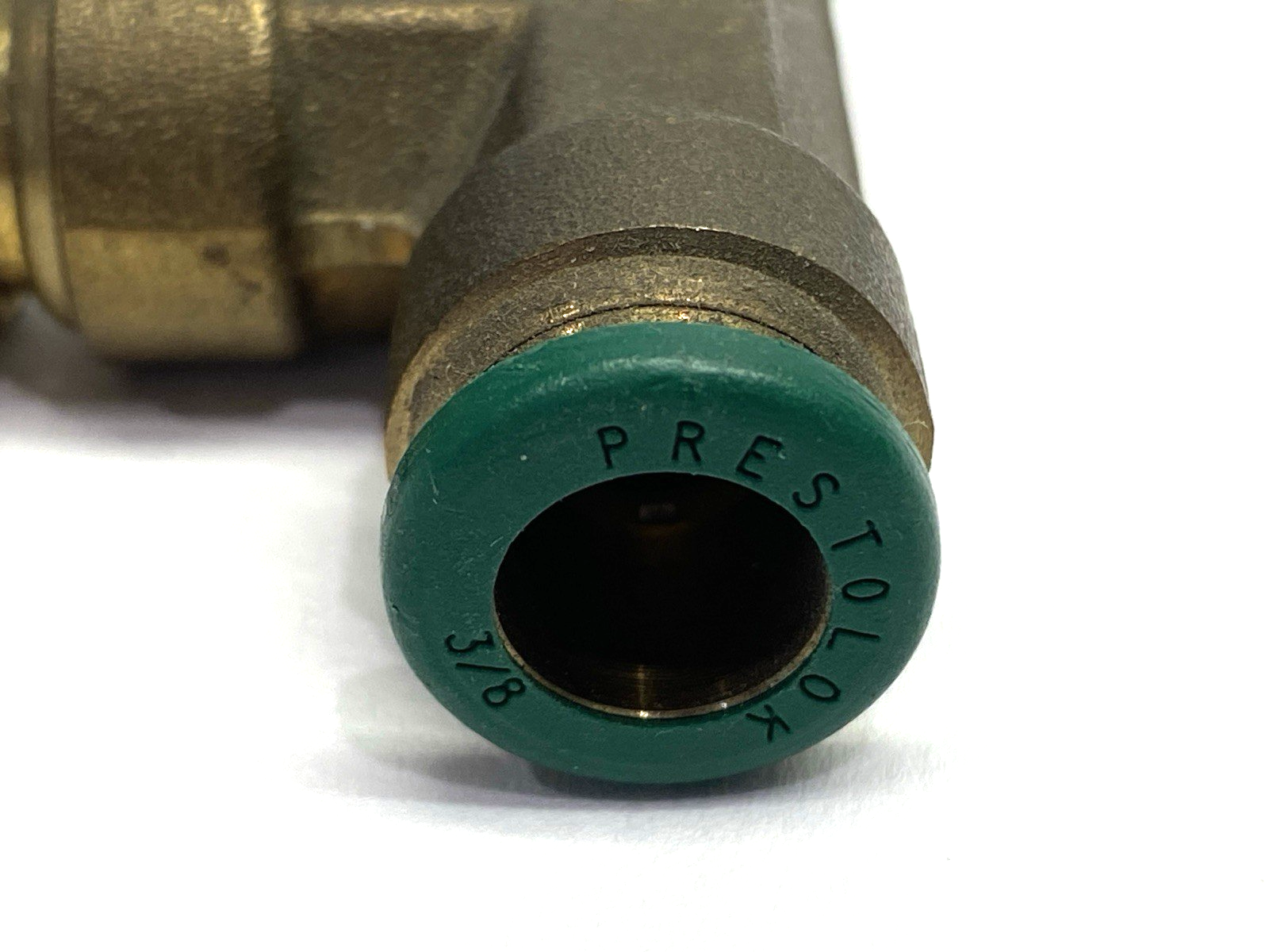Parker 172PTC-6-4 Prestolok Branch Tee Swivel 3/8" w/ 1/4" Male NPT - Maverick Industrial Sales
