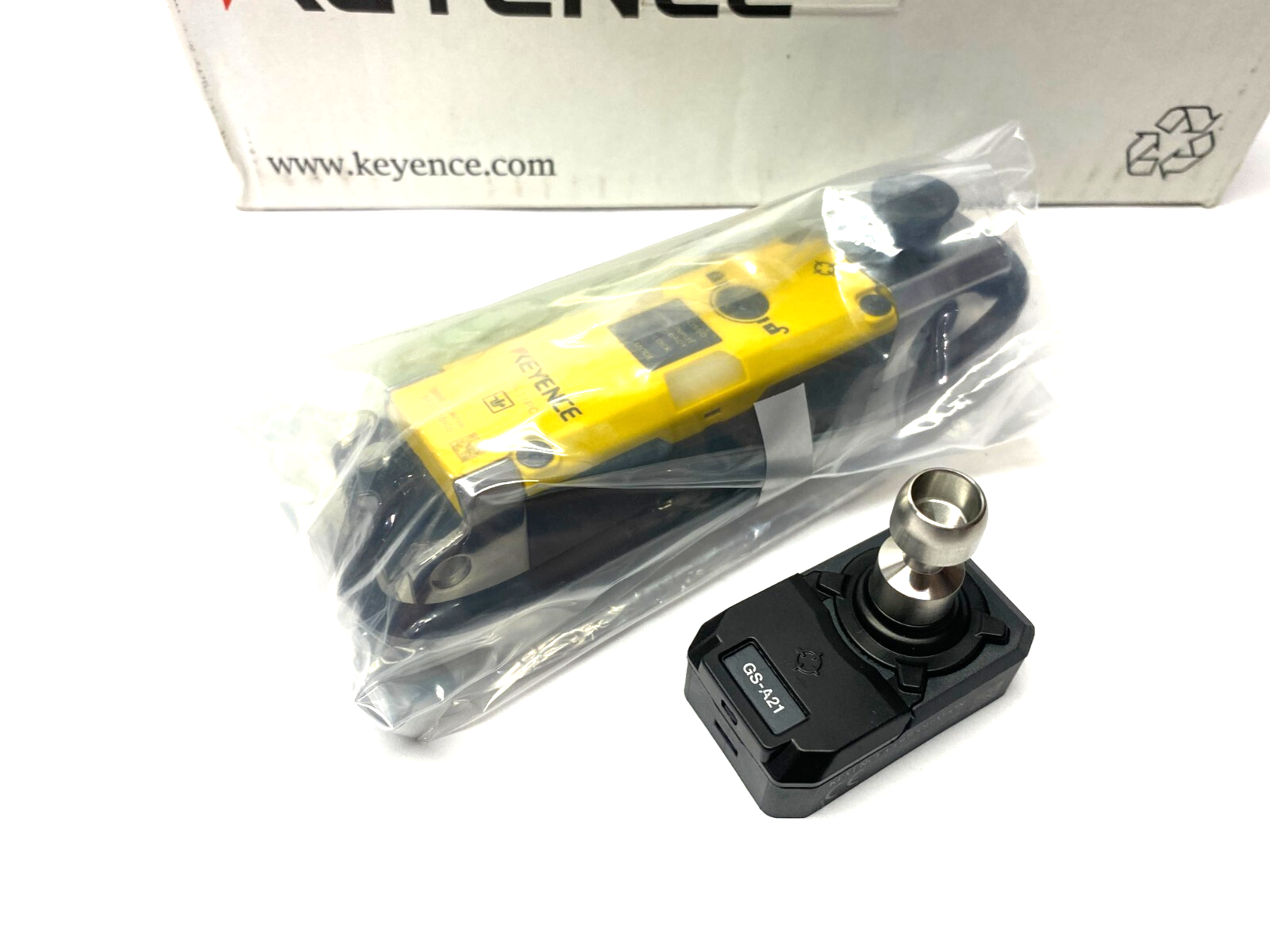 Keyence GS-71PC Power-to-Lock Safety Interlock Switch PNP M12 Connector - Maverick Industrial Sales