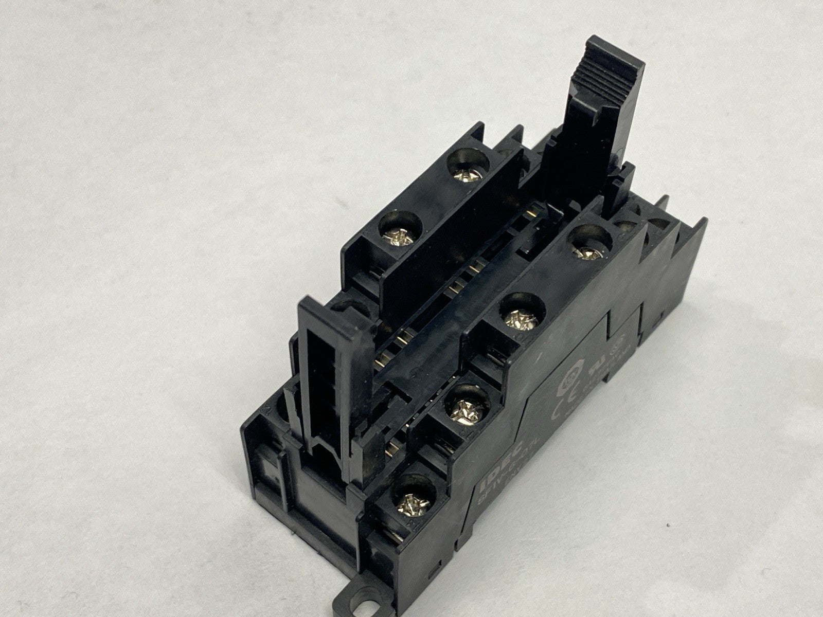 SF1V-6-07L | IDEC Relay Socket 6A 277VAC LOT OF 3 - Used - Maverick Industrial Sales