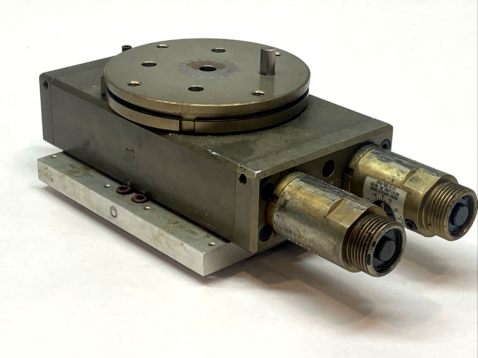 RR-56-90-A | Robohand Pneumatic Rotary Actuator 90° Flange Output - Used - Maverick Industrial Sales