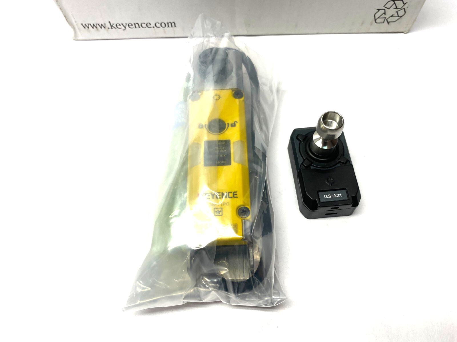 Keyence GS-71PC Power-to-Lock Safety Interlock Switch PNP M12 Connector - Maverick Industrial Sales