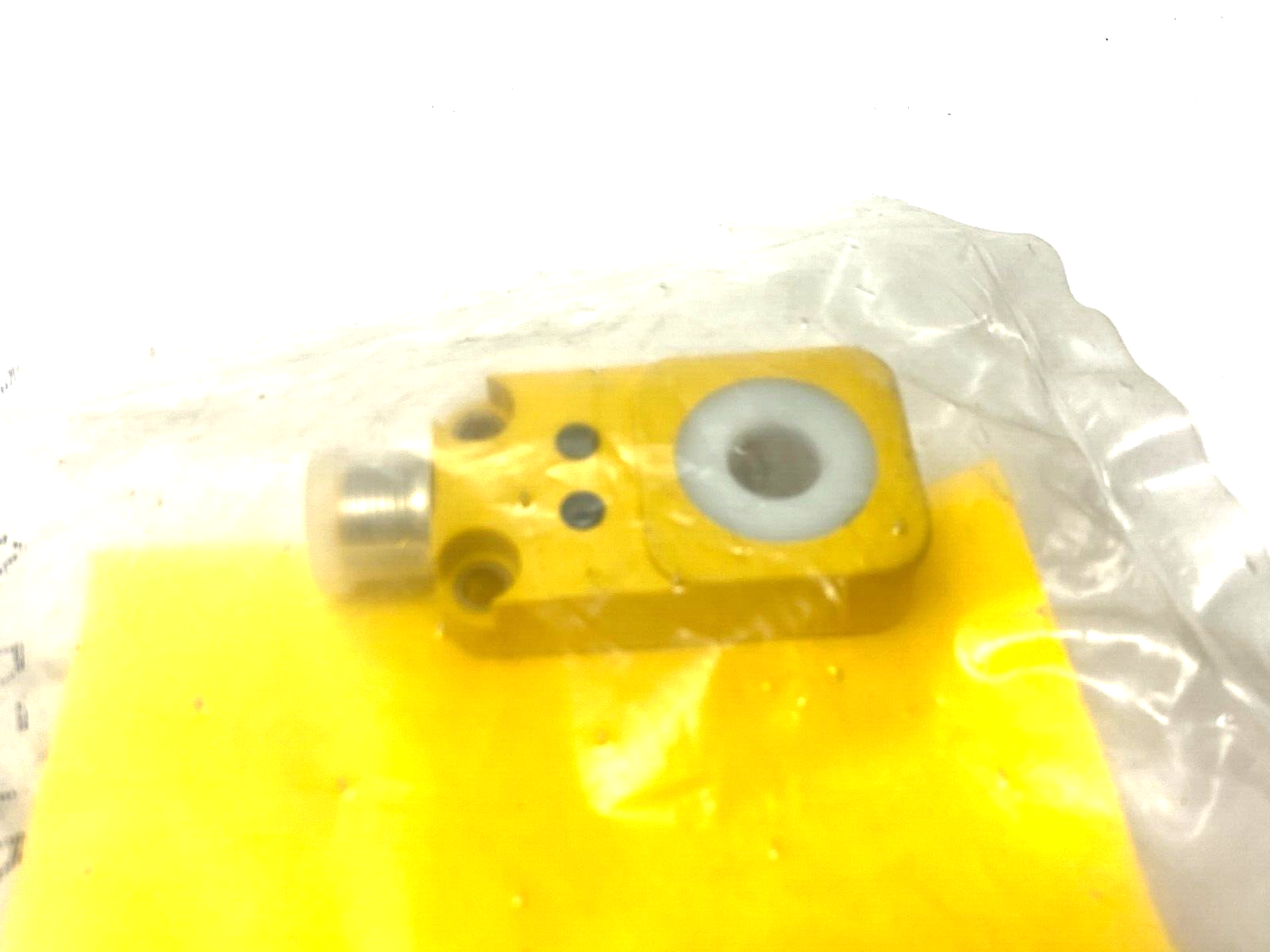 Turck Bi10R-Q14-AN6X2-H1141 Inductive Ring Sensor 10mm Detect 10-30VDC 1407120 - Maverick Industrial Sales