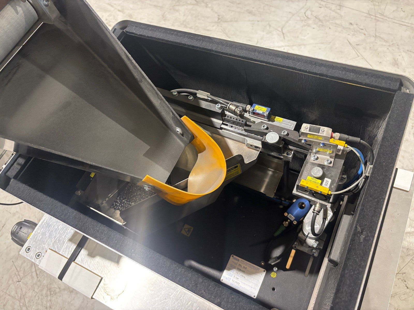 Weber ZEL 240 Vibratory Bowl Screw Feeder System MFS168 SOR 3, C30S1M Controller - Maverick Industrial Sales