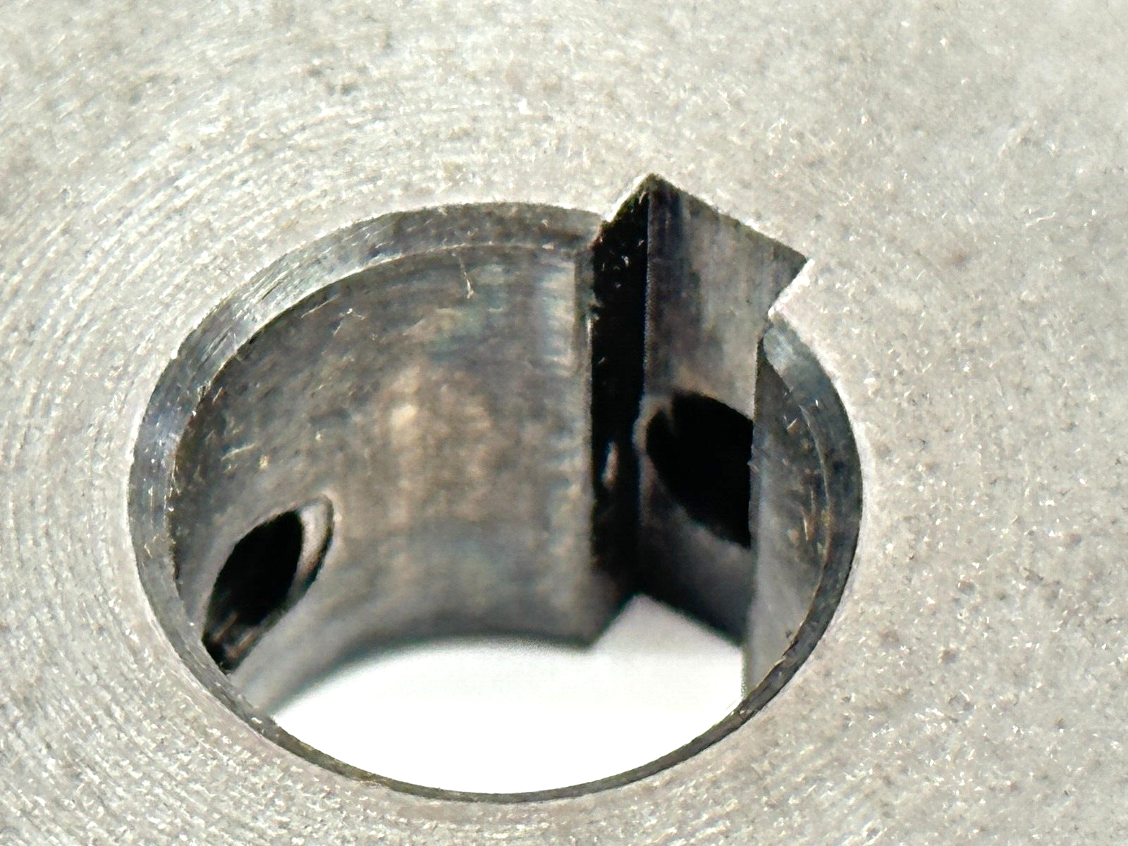 Tsubaki 35B20F-5/8 Single Strand Sprocket Size 35 5/8" Bore 20 Teeth - New – Open box - Maverick Industrial Sales