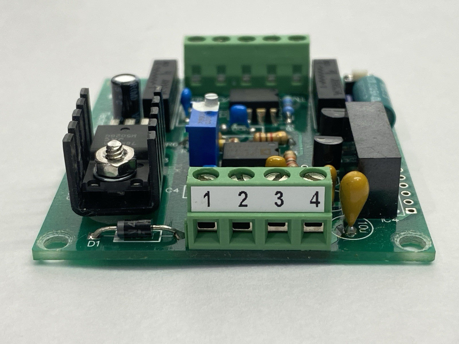 47718040