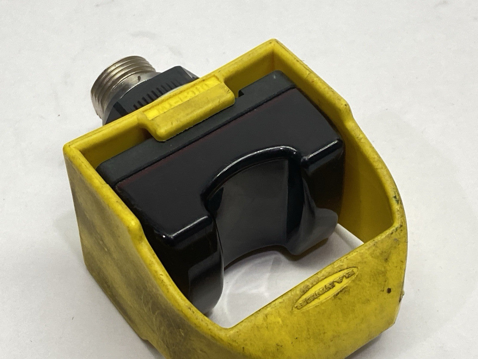 Banner OTBVN6LQD Momentary Action Touch Button 10-30VDC 35057 - Maverick Industrial Sales
