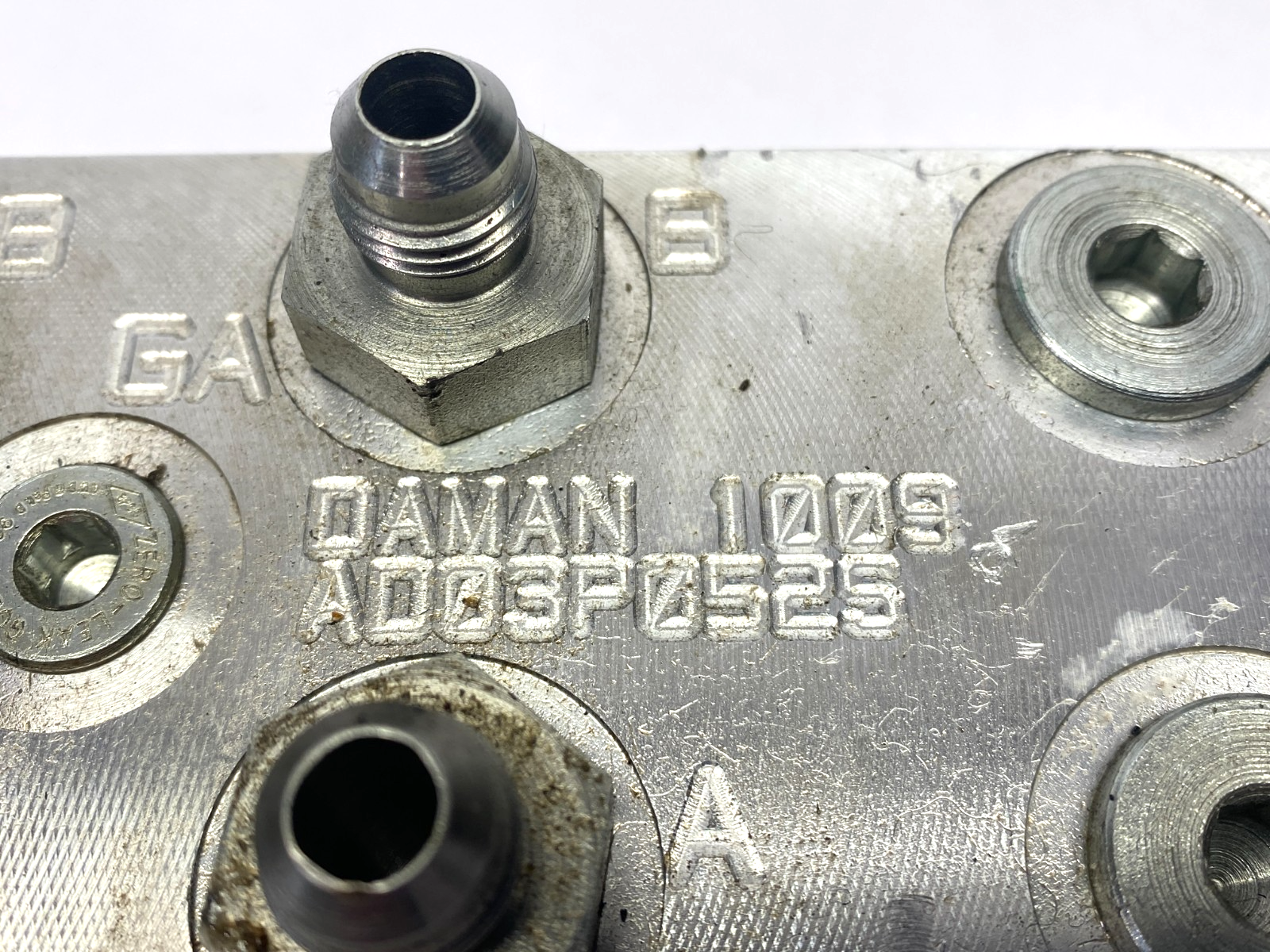 AD03P052S | Daman Aluminum Directional Valve Manifold 5-Station 3000PSI- Used - Maverick Industrial Sales