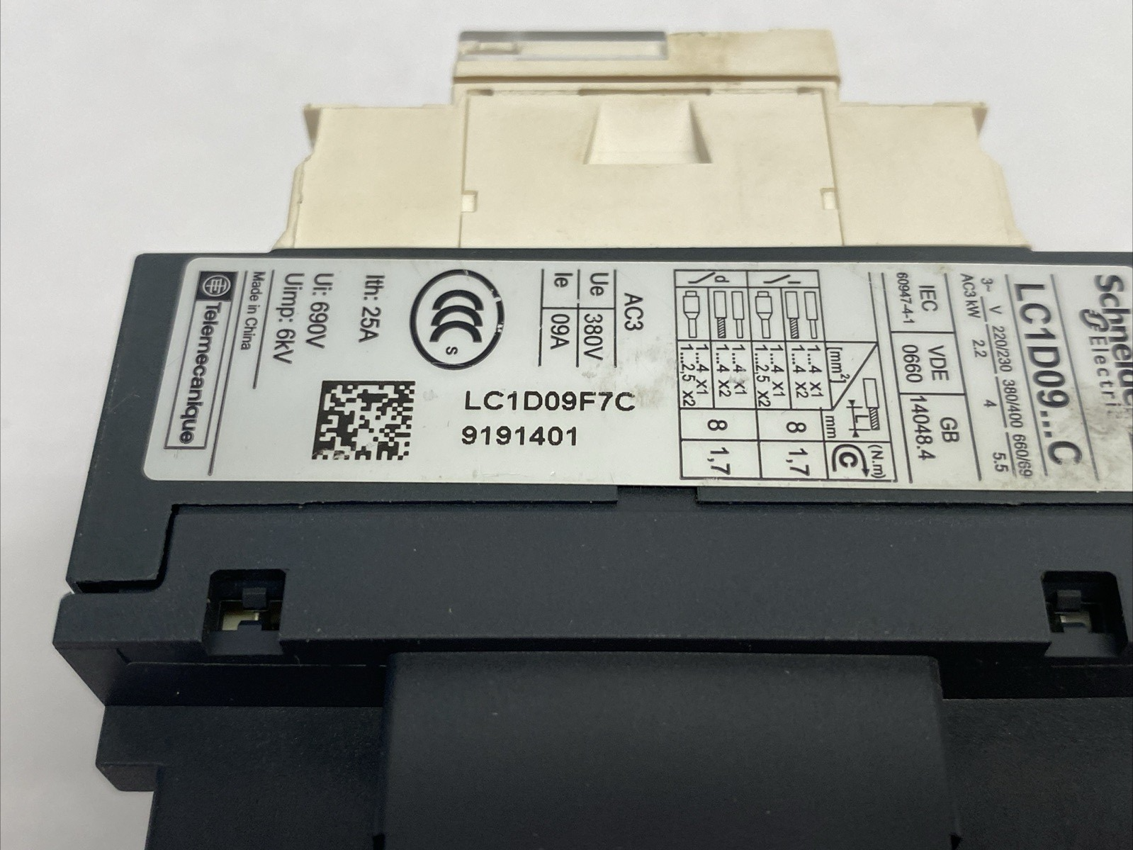 Schneider Electric LC1D09F7C TeSys Contactor 3-Pole 9A - Maverick Industrial Sales