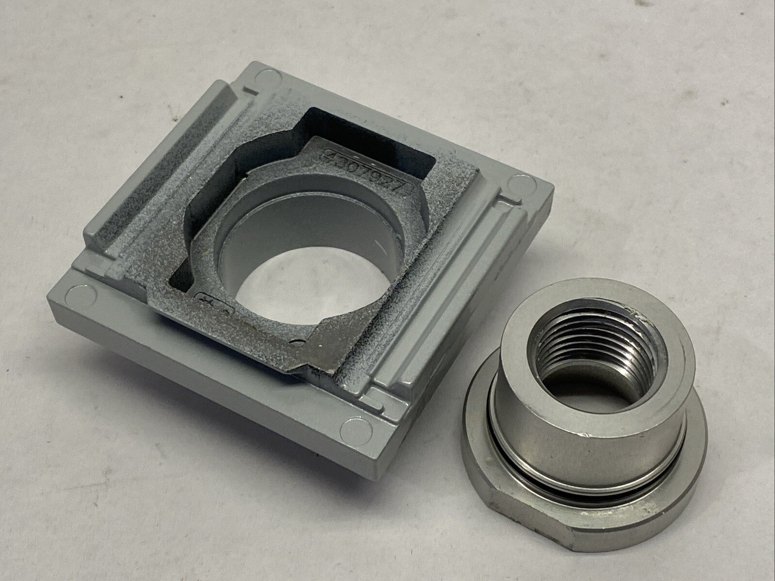 Festo MS6N-AQR-R Threaded Connection Plate 660302 - Maverick Industrial Sales