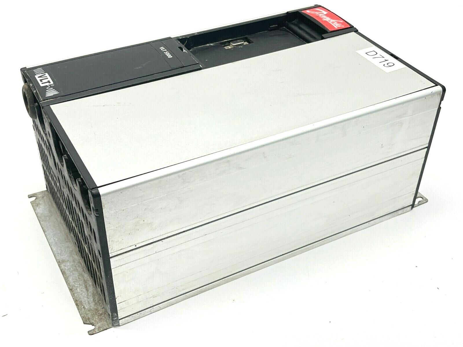 Danfoss VLT5004PT5CN1STR3DLF20A00C0 VLT 5004 Variable Speed Drive 3HP NO KEYPAD - Maverick Industrial Sales
