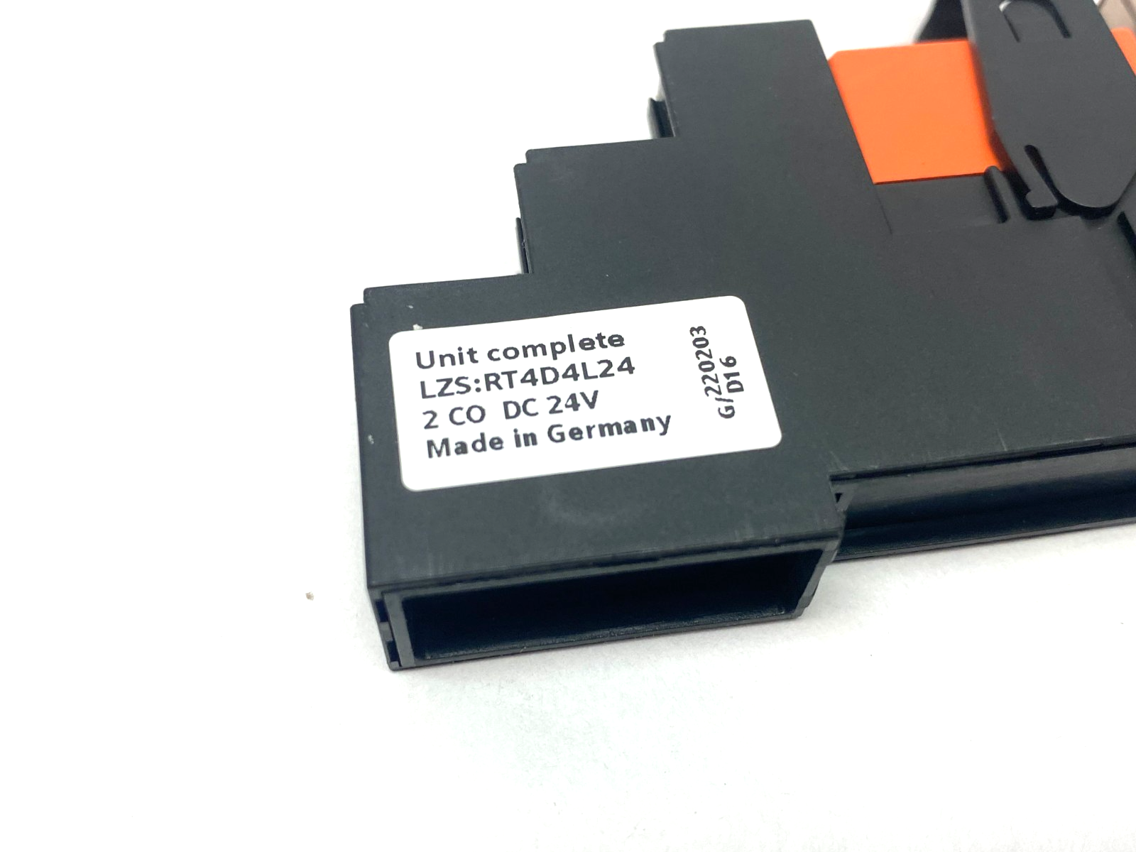 LZS:RT4D4L24 | Siemens SIRIUS Compact Plug-In Relay 2 CO DC 24V - New – Open box - Maverick Industrial Sales