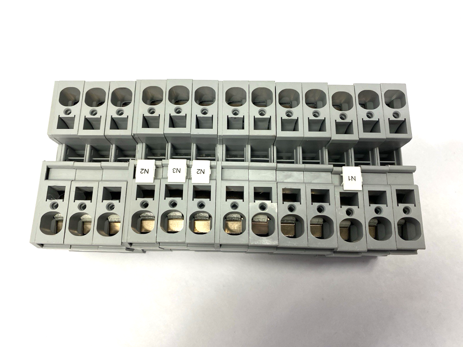 ST 16 | Phoenix Contact Feed-Through Terminal Block 3036149 LOT OF 13 - Used - Maverick Industrial Sales