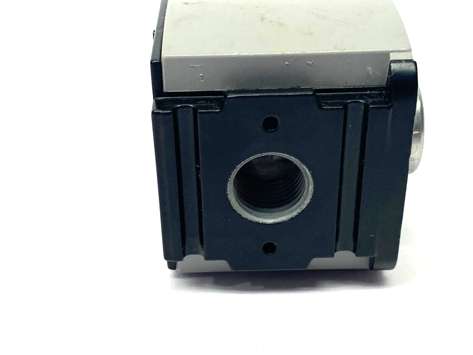 Festo FRM-M1-G1/4 Branching Module 21bar/300psi 182965 - Maverick Industrial Sales