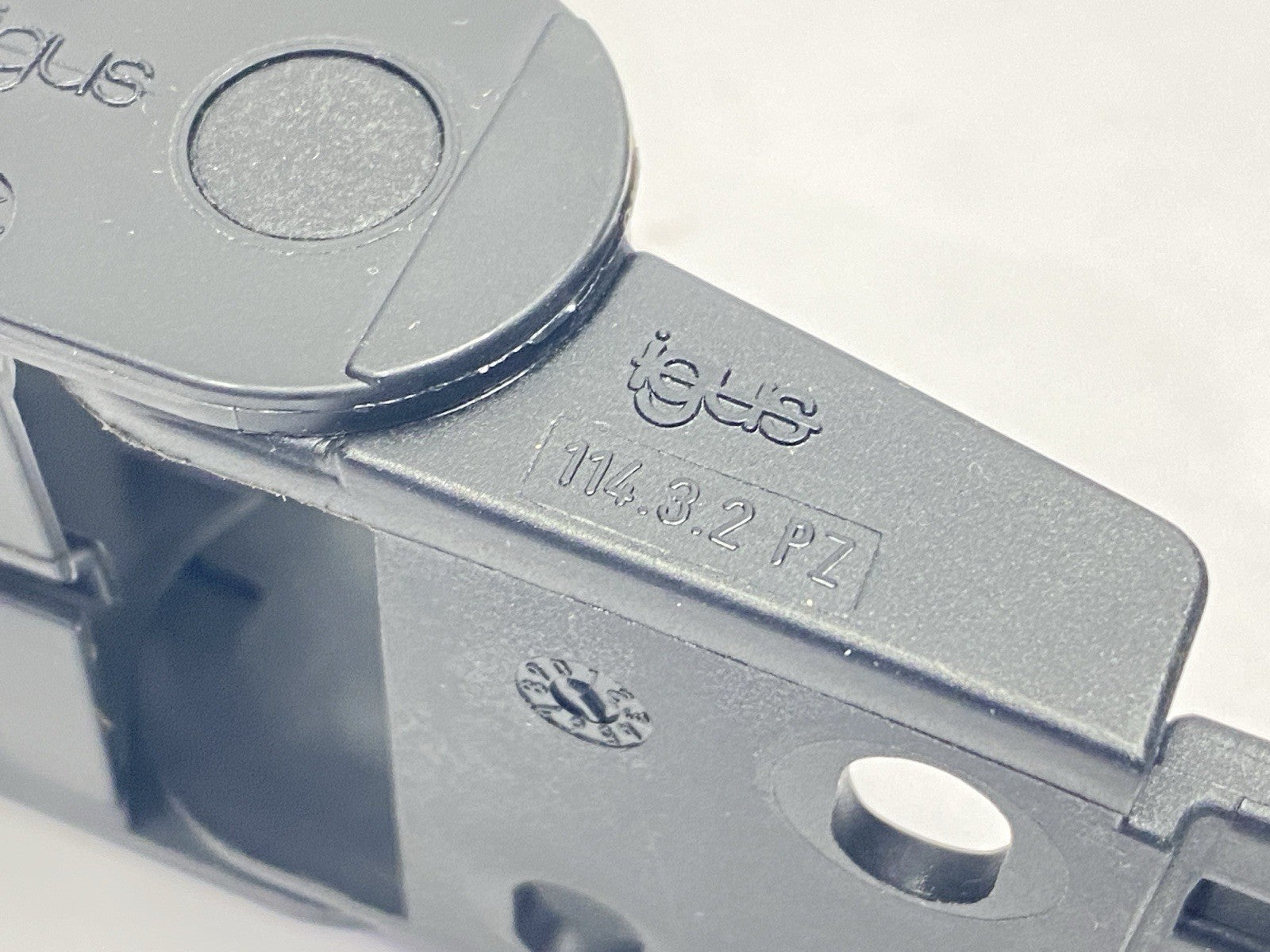 E14.3.028.0 | Igus E14 Series Energy Chain 14 Links 1.4ft Length w/ 114-3-12PZ-A1 - New Other - Maverick Industrial Sales