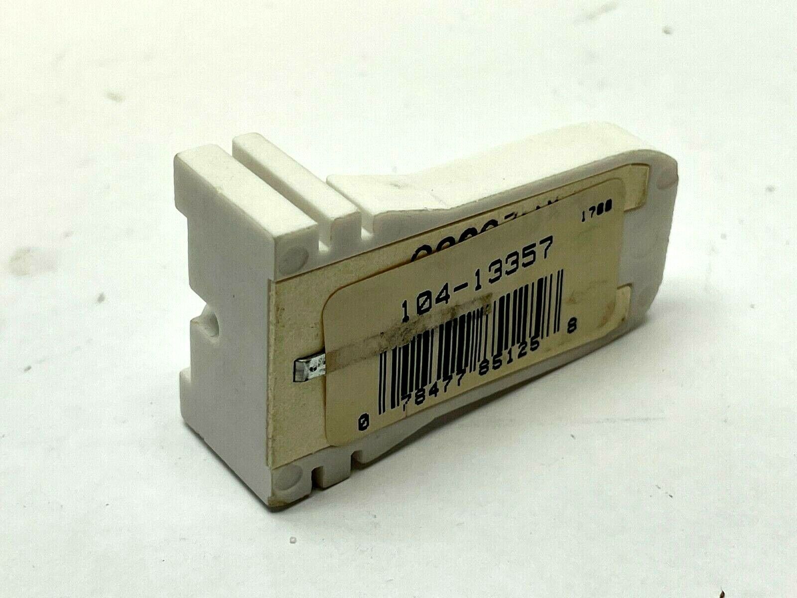 Leviton 104-13357 Turn Type Lamp Holder 600V 660W LOT OF 3 - Maverick Industrial Sales