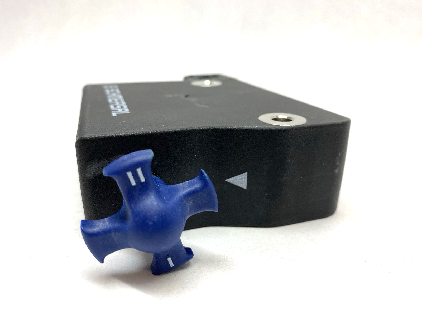 AZM300B-I2-ST-SD2P-A-T-DU | Schmersal Solenoid Interlock -Cracked Casing - Used - Maverick Industrial Sales