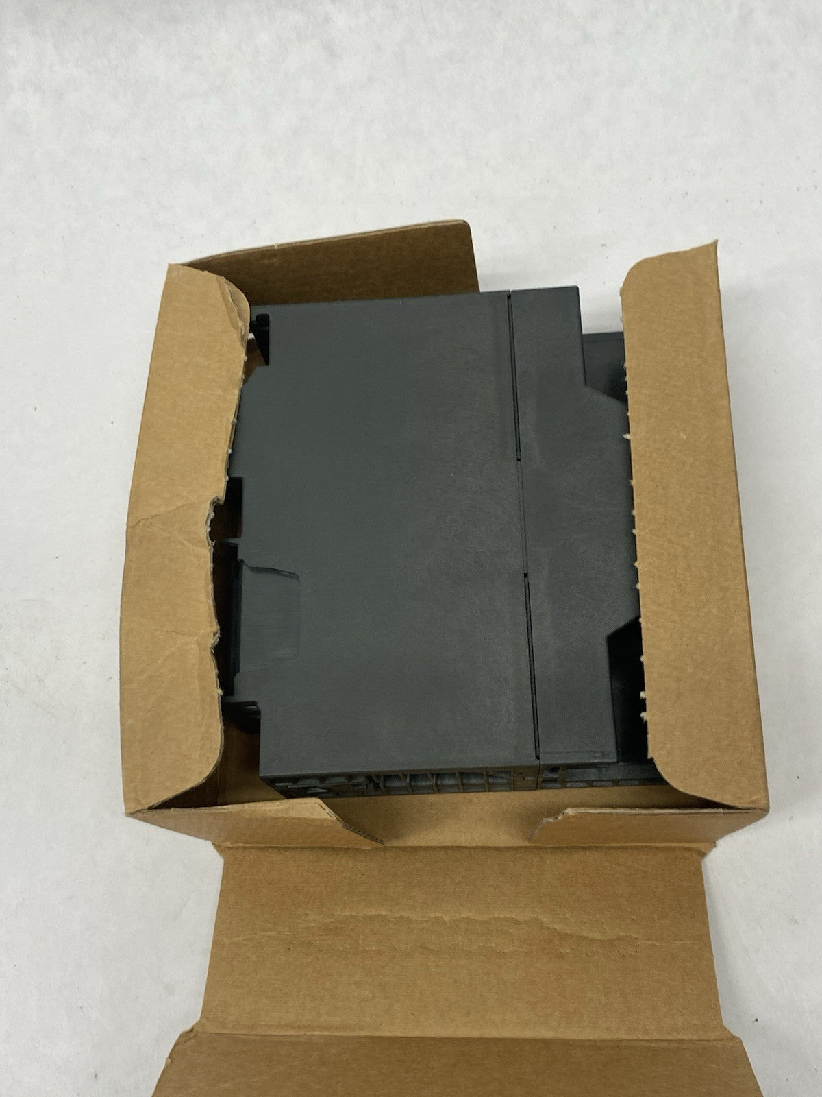 Siemens 6ES7321-1BH02-0AA0 SIMATIC S7-300 Digital Input SM 321 Isolated, 16 DI - Maverick Industrial Sales