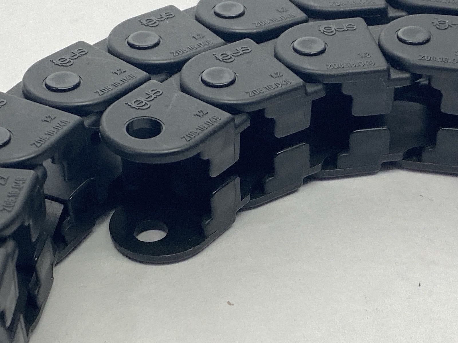 Igus 080.16.12 E-Chain Cable Carrier With Mounting Bracket 25 Links - Maverick Industrial Sales