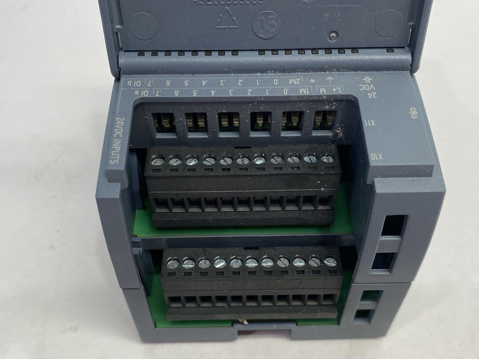 6ES7223-1BL32-0XB0 | Siemens SIMATIC S7-1200 Digital I/O Module MISSING ONE COVER - Used - Maverick Industrial Sales