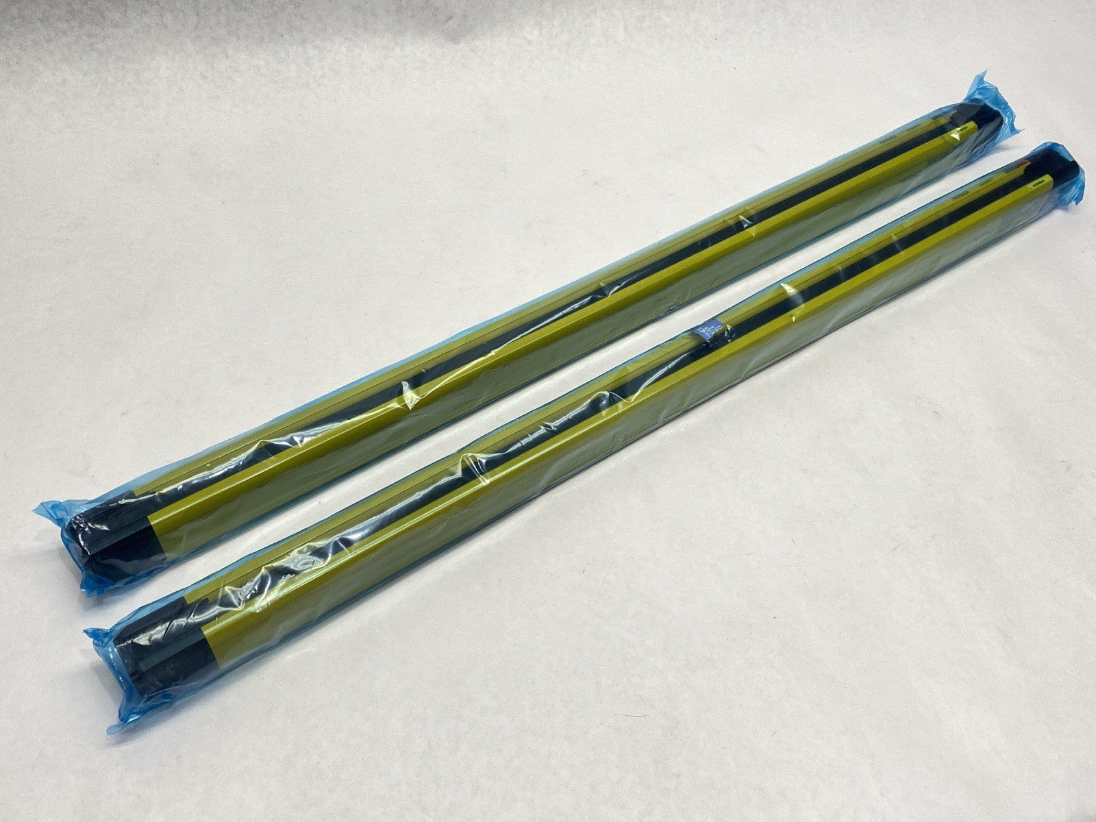 GL-R36H | Keyence Safety Light Curtain Set Hand Protection Type 36 Optical Axes - New - Maverick Industrial Sales