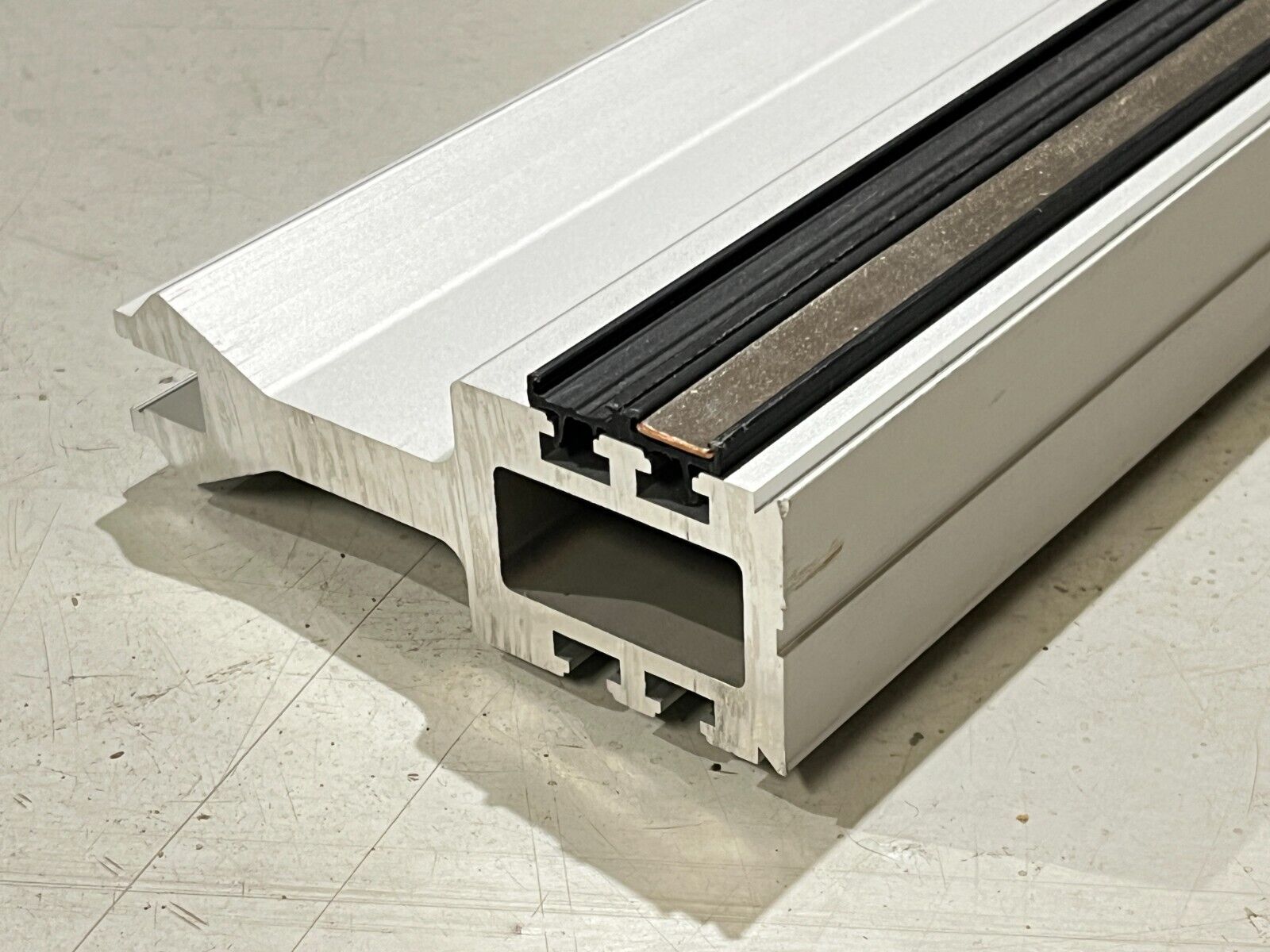 Montratec MT56926/1400 Montrac Straight Rail Section 1400mm Missing Conductor - Maverick Industrial Sales