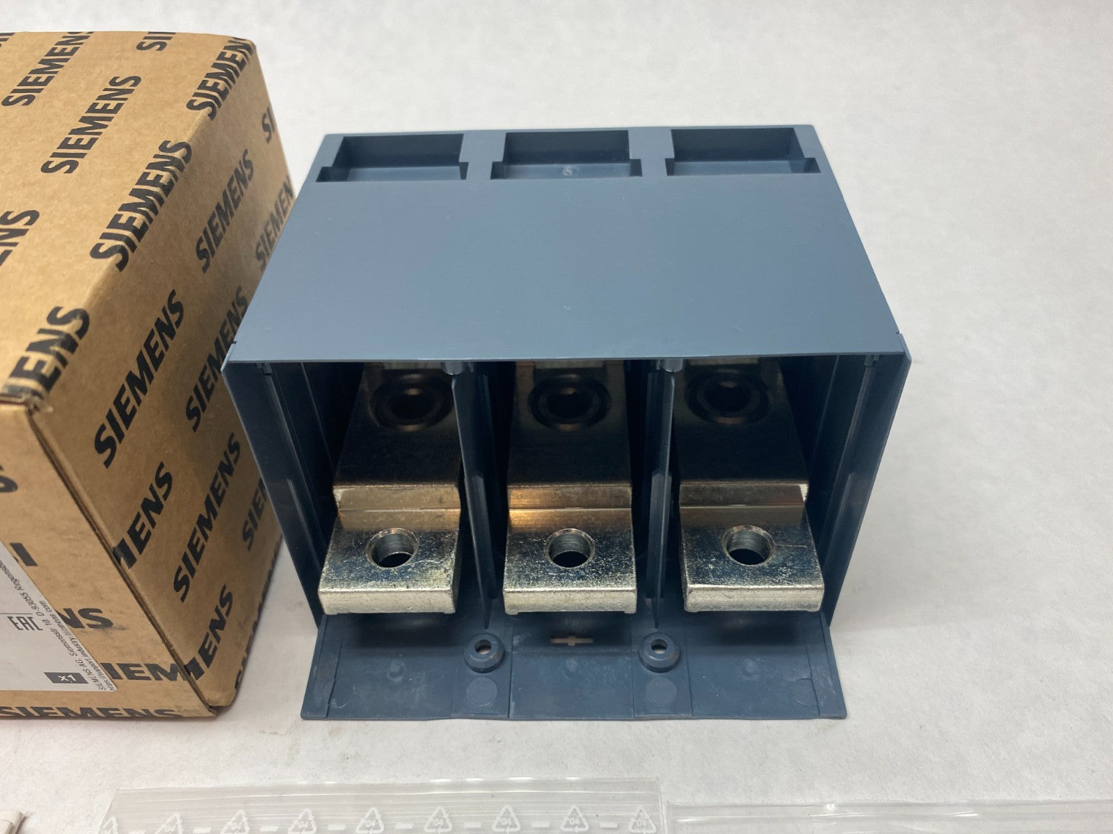 Siemens 3VA9233-0JJ22 Low-Voltage Circuit Breaker Wire Terminal Lug Kit - Maverick Industrial Sales