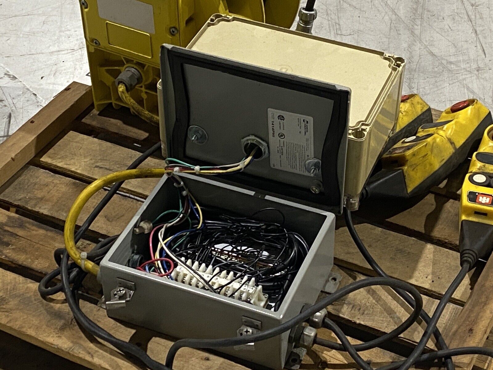 Telemotive TelePilot TR12 71270342 Controller w/ Aero-Motive 206BG Tool Balancer - Used - Maverick Industrial Sales