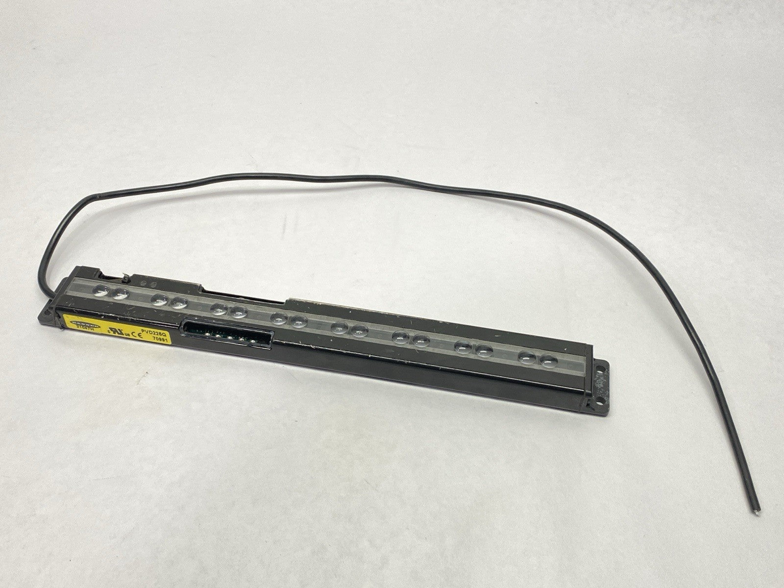 PVD225Q | Banner Single Piece Part Verification Array 70991 CUT CORD - For parts or not working - Maverick Industrial Sales