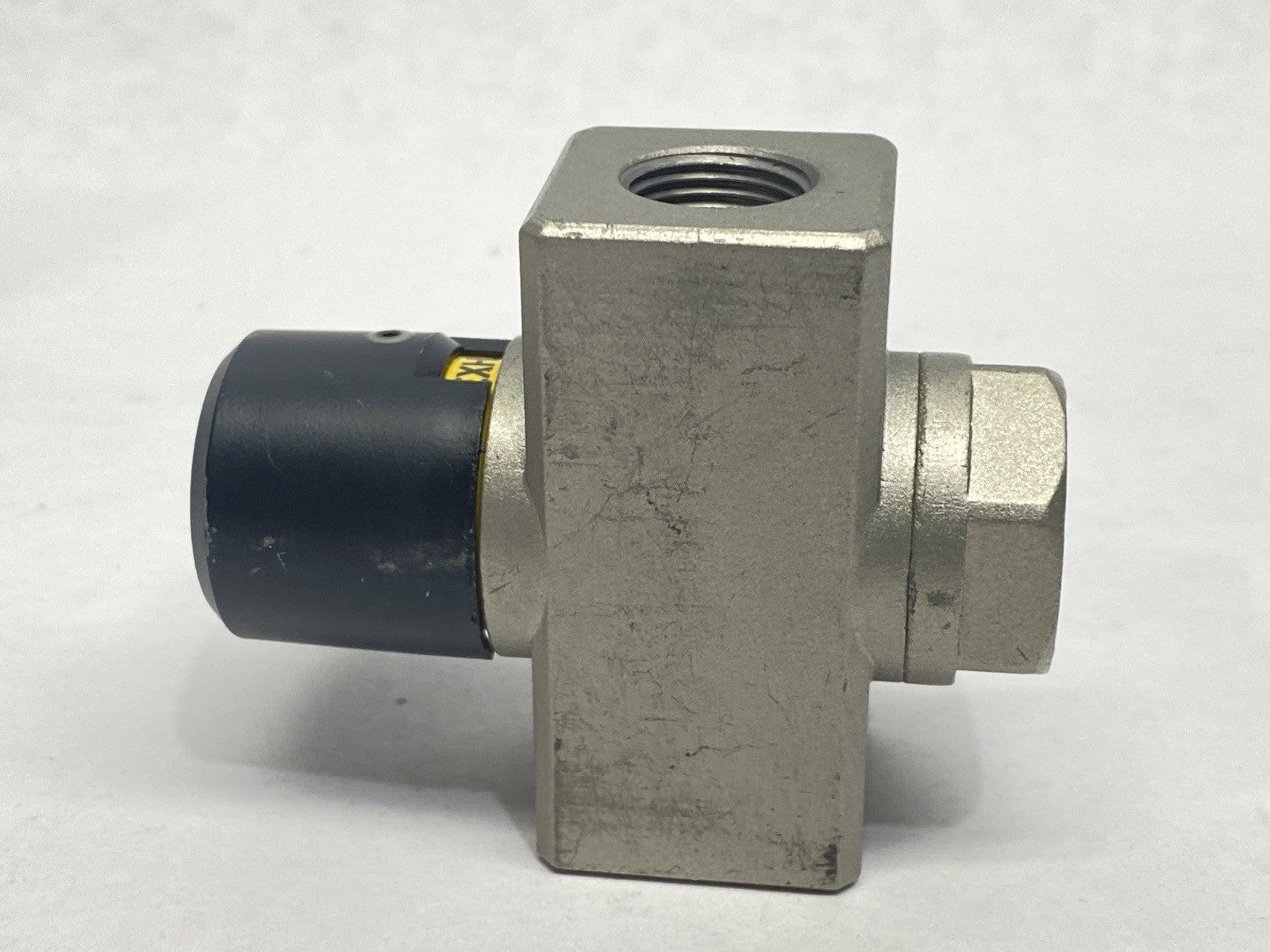 SMC VHS401-03 Pneumatic Hand Valve 3/8" PT - Maverick Industrial Sales