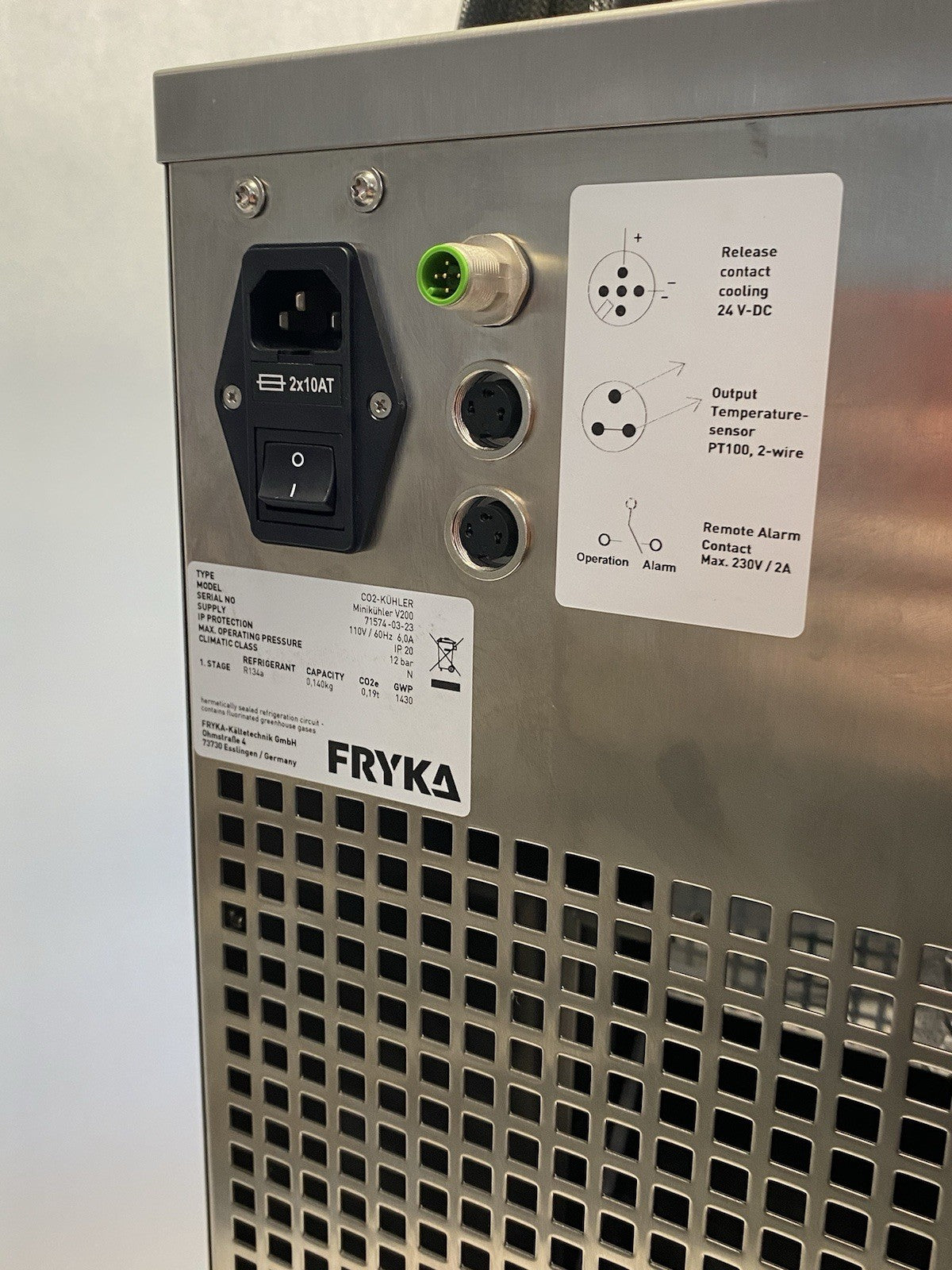 FRYKA CO2-Kühler Minikühler V200 0,140kg Capacity 110V/60Hz 6,0A - Maverick Industrial Sales