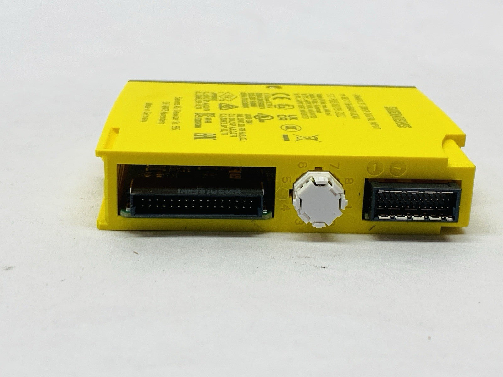 Siemens 6ES7136-6BA01-0CA0 SIMATIC ET 200SP Digital Input Module F-DI 8x 24VDC - Maverick Industrial Sales