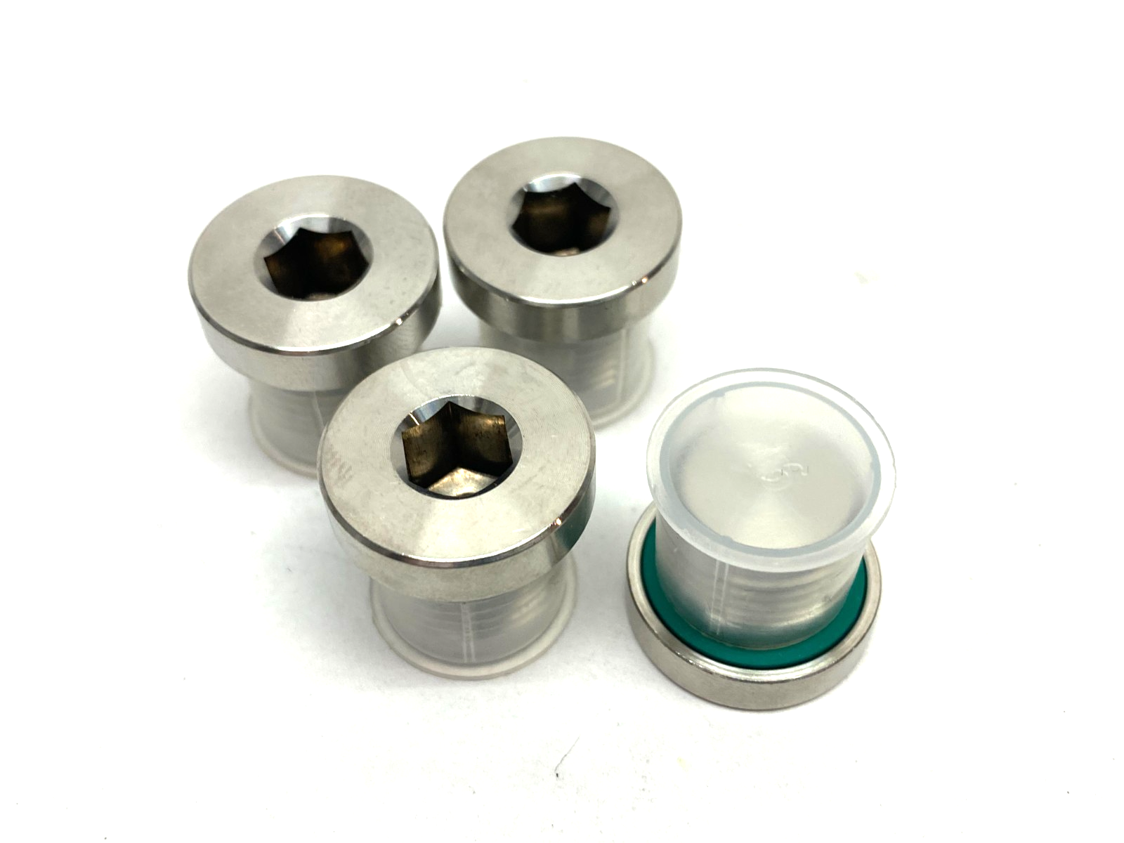 Inner Hex Head M16x1.5 Pipe Fitting Plug, Stainless Steel w/ Seal LOT OF 4 - Maverick Industrial Sales