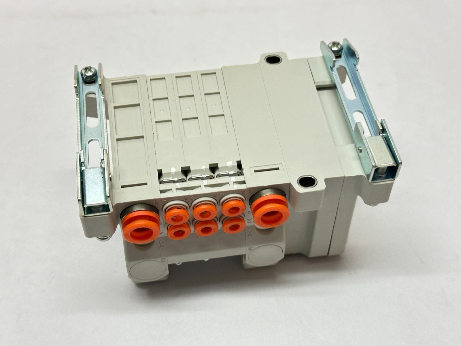 SMC VV5QC1-03N3D0-D0N5 Plug In Base Manifold 3-Station SLIGHT DAMAGE - Maverick Industrial Sales
