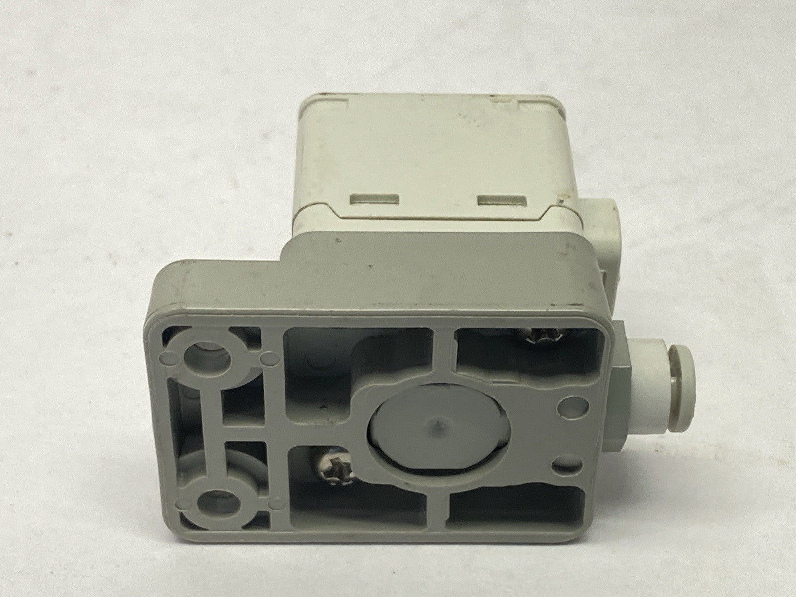 ZSE40AF-C4-V | SMC Digital High Precision Vacuum Switch 12-24VDC w/ Bracket - Used - Maverick Industrial Sales
