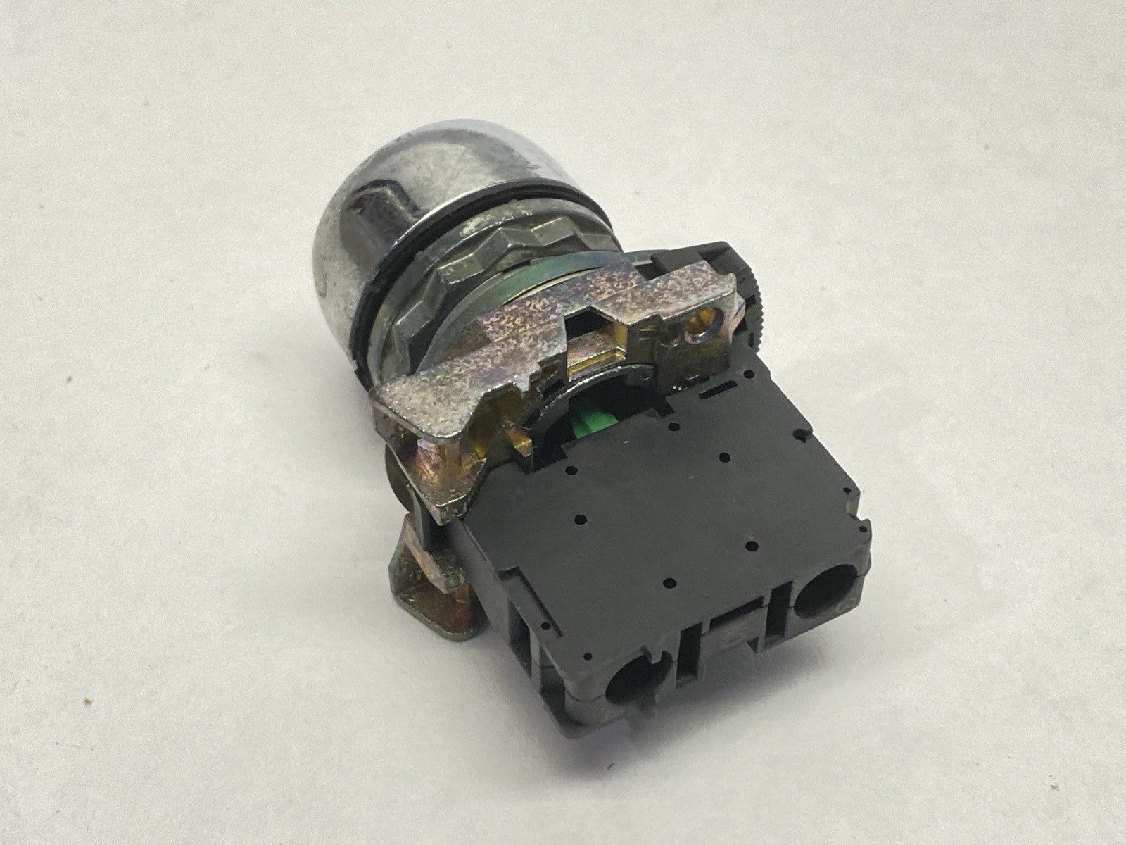 800FM-G2MX10 | Allen Bradley 22mm Momentary Guarded Push Button Black - Used - Maverick Industrial Sales