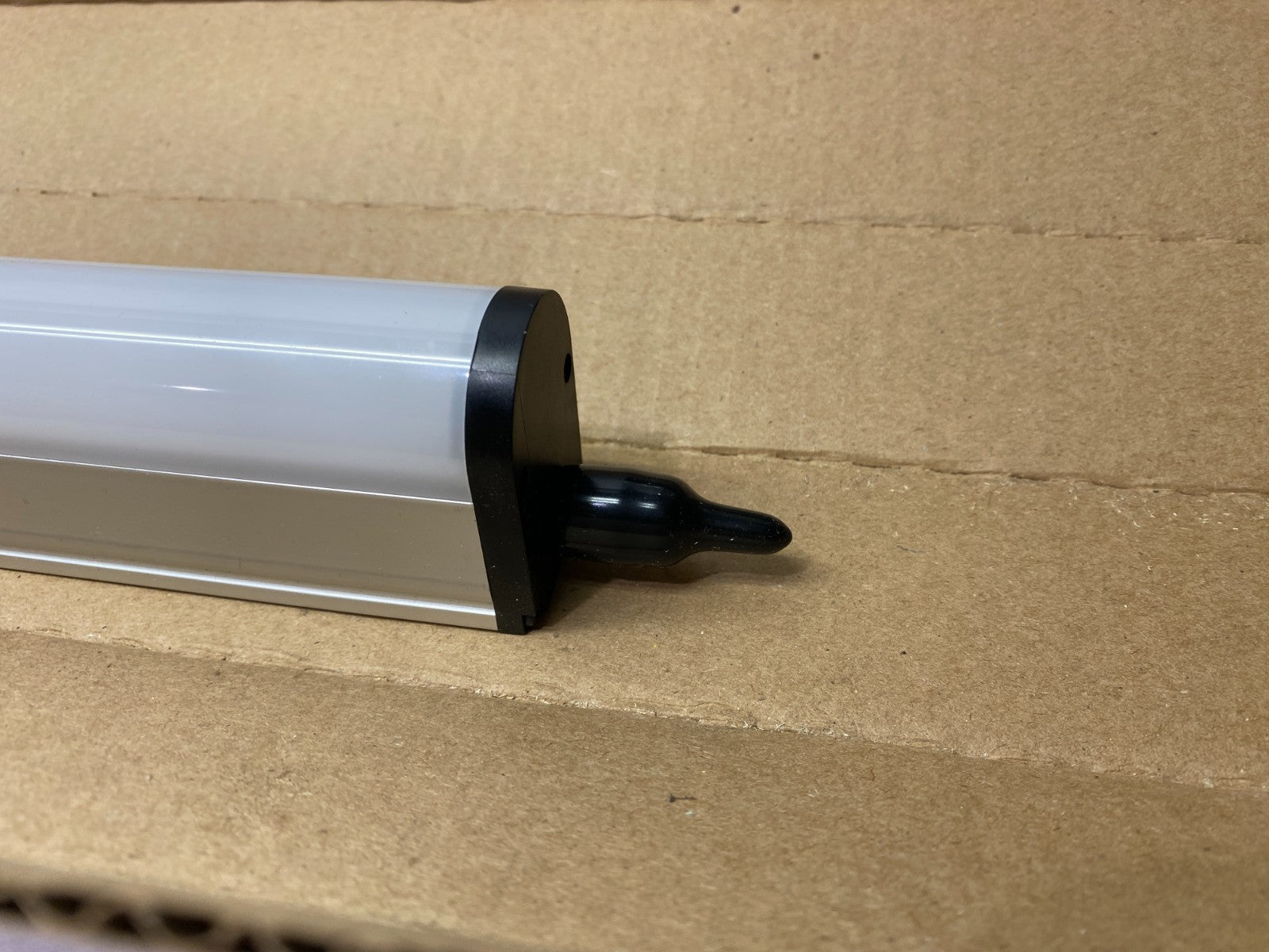 WLB32C1130PBQ | Banner LED Workstation Light Bar 1130mm Length 4-Pin M12 87484 - New – Open box - Maverick Industrial Sales