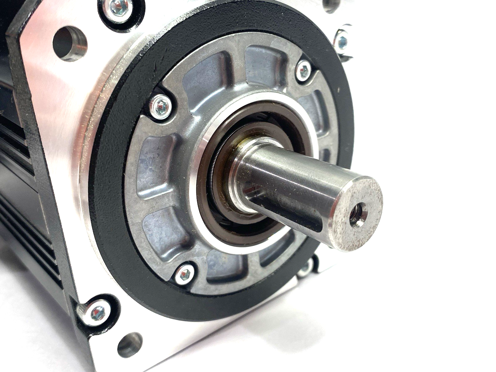 HG-JR734K | Mitsubishi Electric Brushless AC Servo Motor, Rotary, Keyed Shaft - New – Open box - Maverick Industrial Sales
