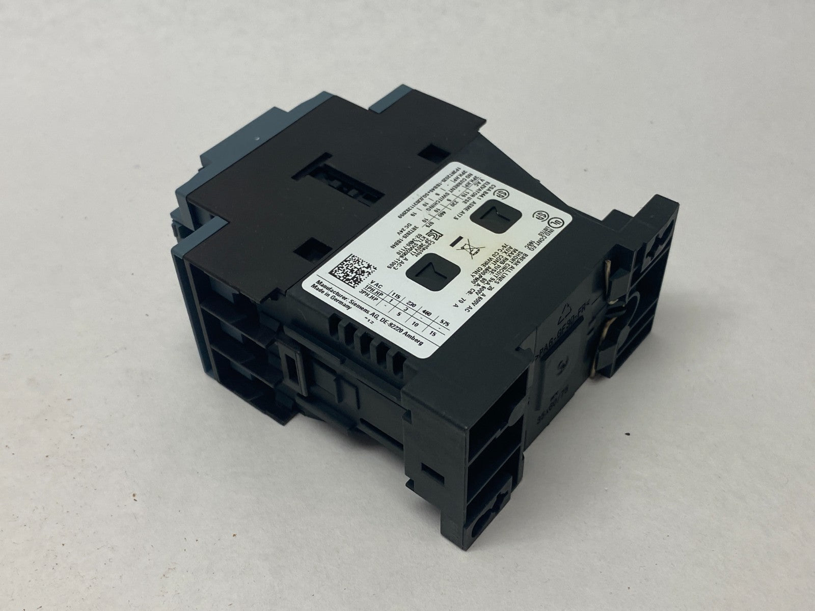 Siemens 3RT2025-1BB40 SIRIUS Power Contactor 3-Pole AC-3e/AC-3, 17A 7.5 kW 400V - Maverick Industrial Sales