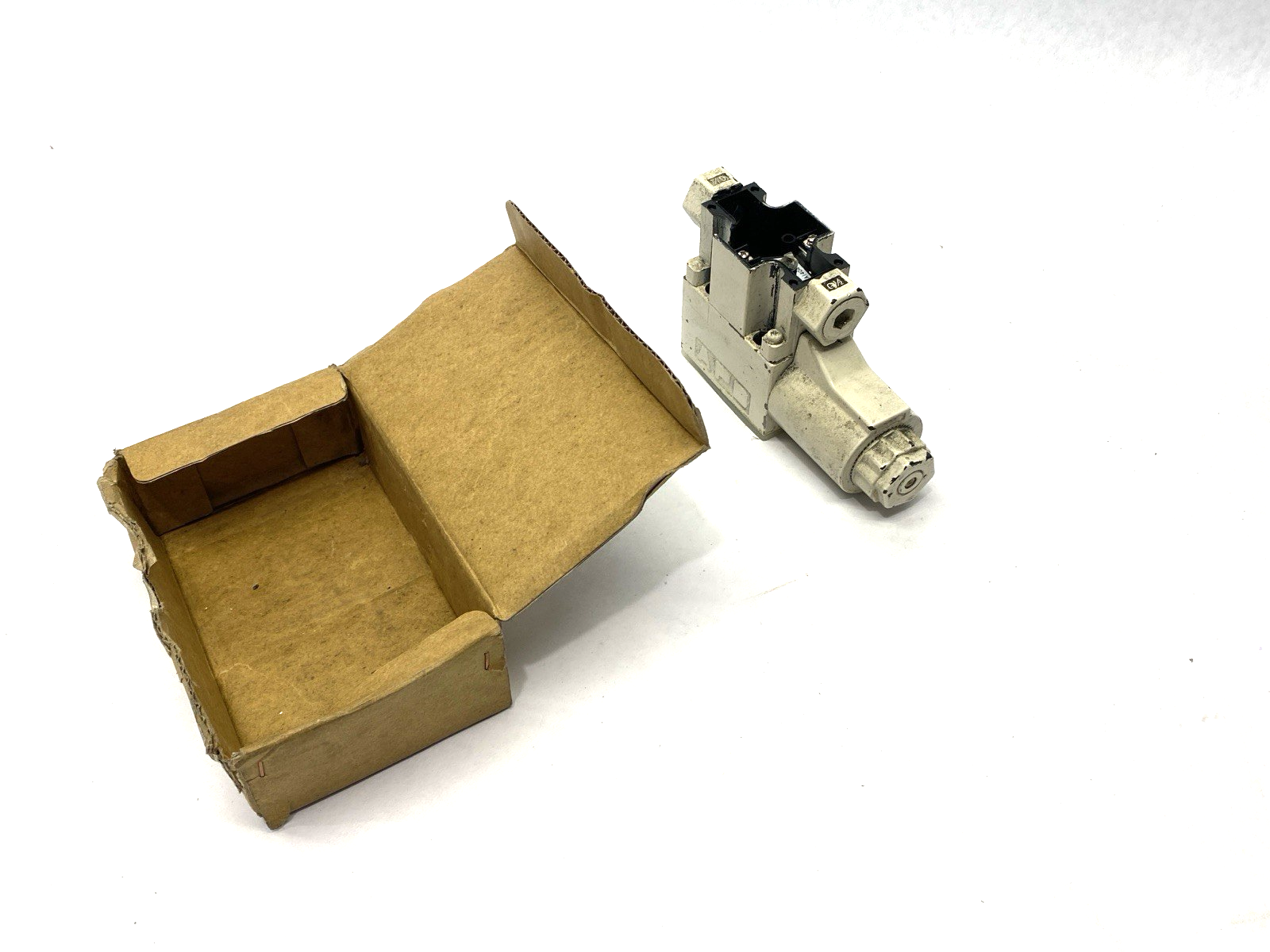 Tokyo Keiki DG4V-3-OBL-M-P7-H-7-54 Solenoid Directional Control Valve NO COVER - Maverick Industrial Sales