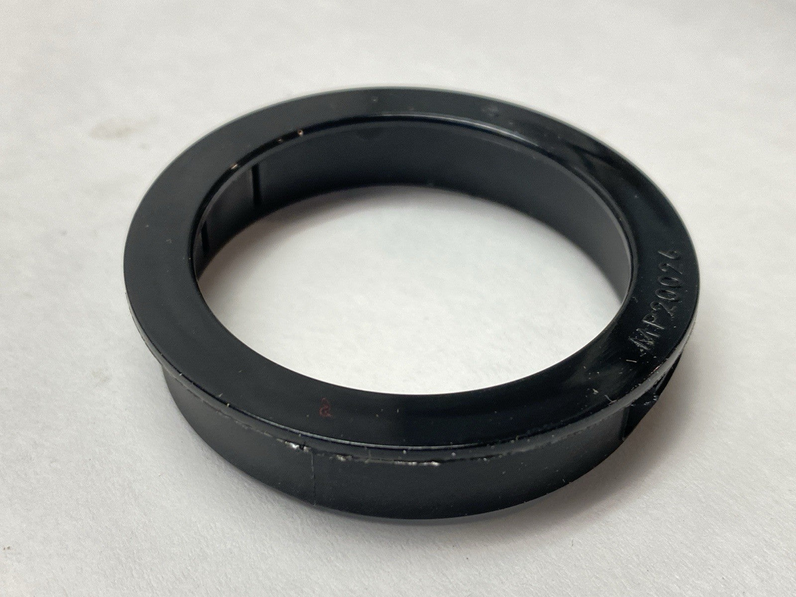 22MP20026 | Essentra Bushing Grommet Nylon Black 1.625" ID 2" OD LOT OF 190 - New – Open box - Maverick Industrial Sales