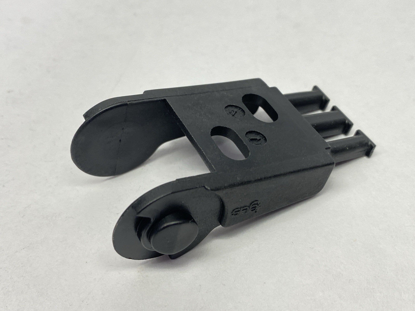 1025-4PZ | Igus Locking Mounting Bracket LOT OF 6 - New Other - Maverick Industrial Sales