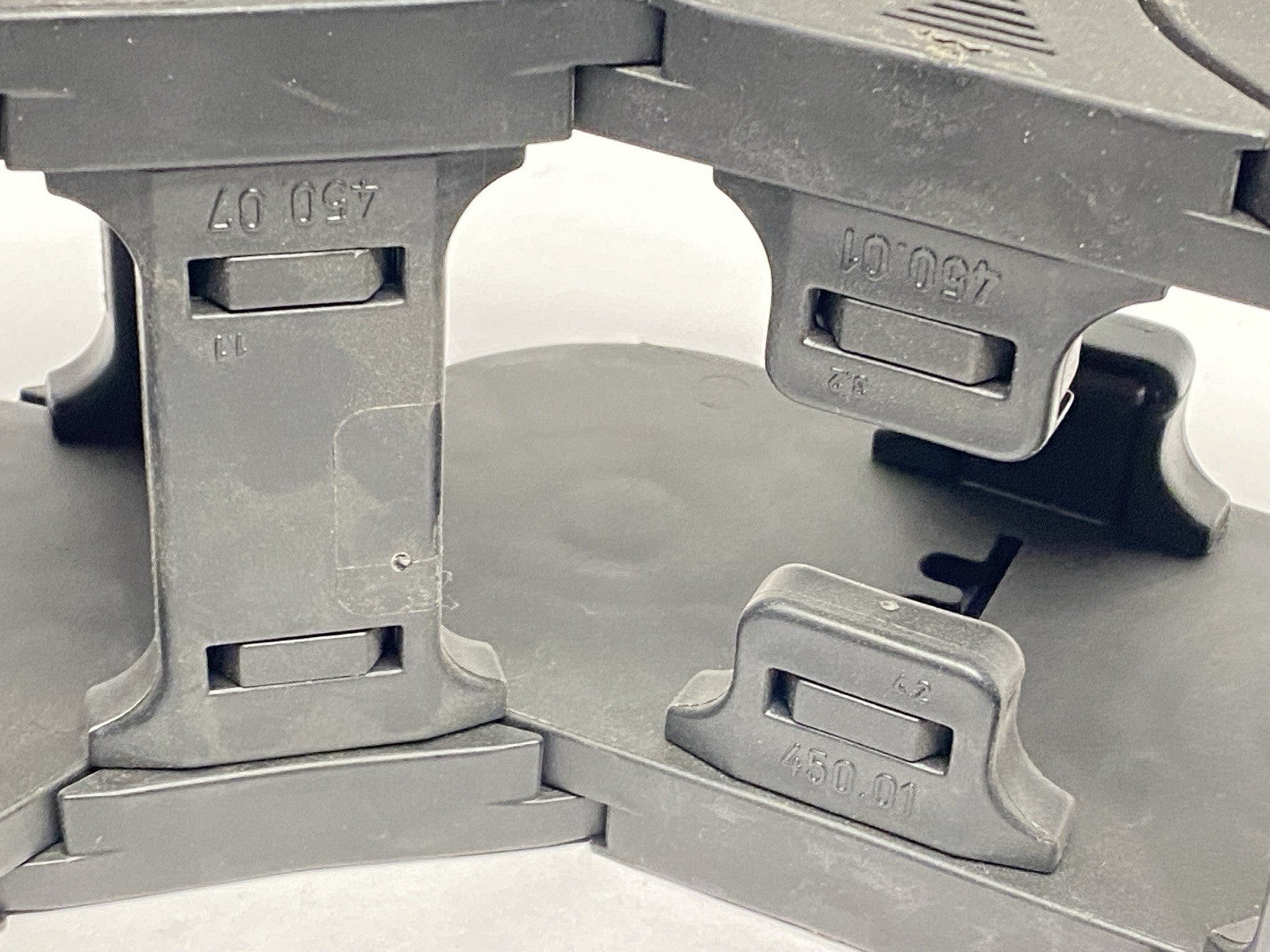 E4.56.02.135 | Igus Series E4.56 Energy Chain 12 Links 3.58ft w/ E4.561.12 Bracket - Used - Maverick Industrial Sales