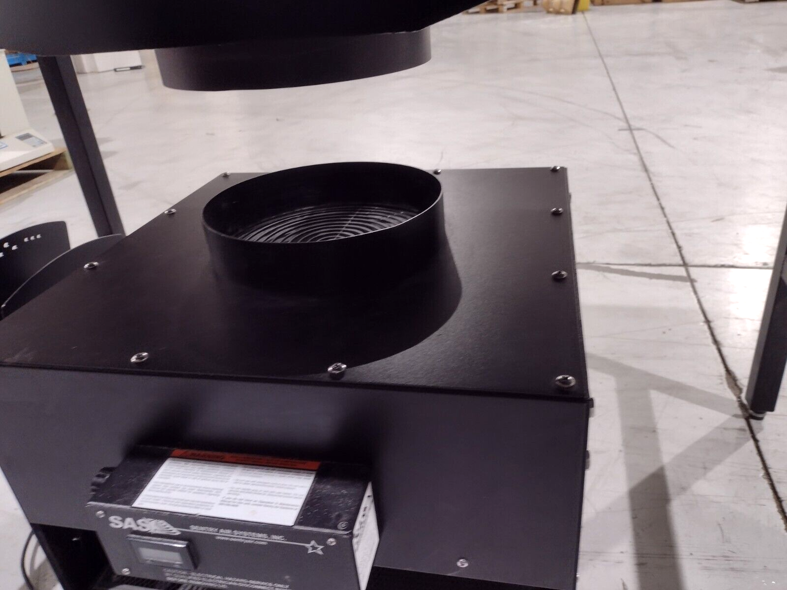 AS SS-440-DDB | Sentry Air Systems S 40" Industrial Downdraft Bench SS-440-DDC-C - Used - Maverick Industrial Sales