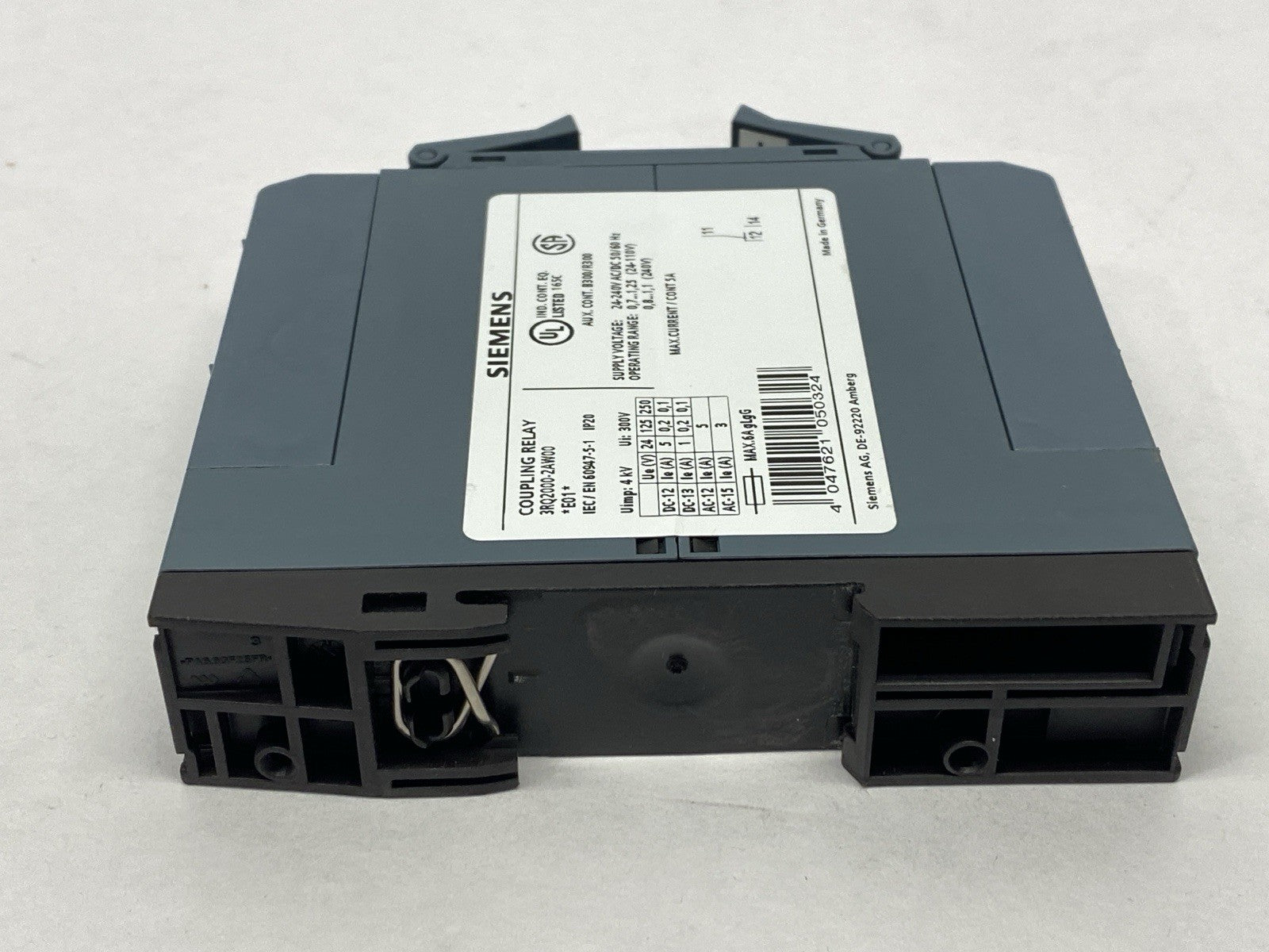 Siemens 3RQ2000-2AW00 SIRIUS Coupling Relay 24-240V - Maverick Industrial Sales