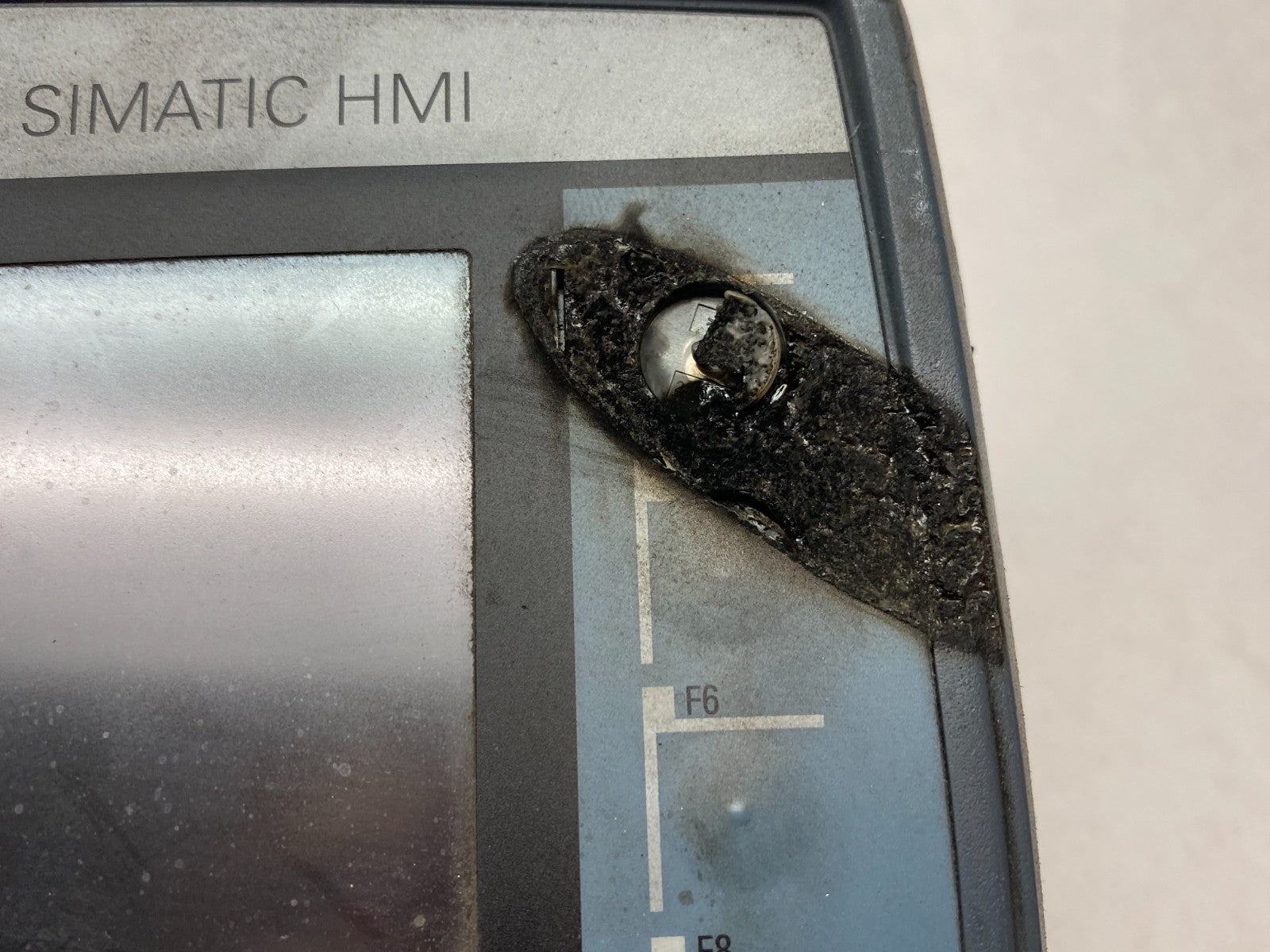 6AV2125-2GB23-0AX0 | Siemens SIMATIC HMI KTP700F Mobile BURN HOLE THROUGH BUTTON - Used - Maverick Industrial Sales