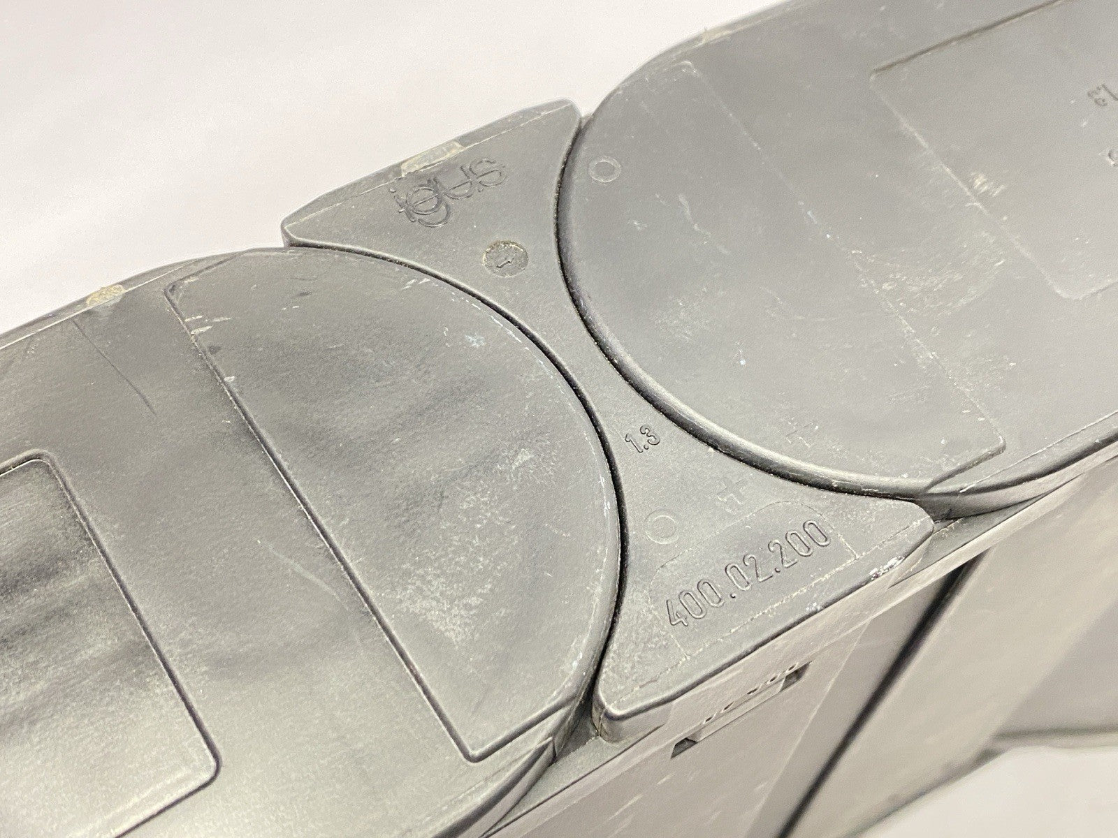 Igus 40.02.200 40 Series Cable Carrier 10 Links 9" x 39" Length - Used - Maverick Industrial Sales