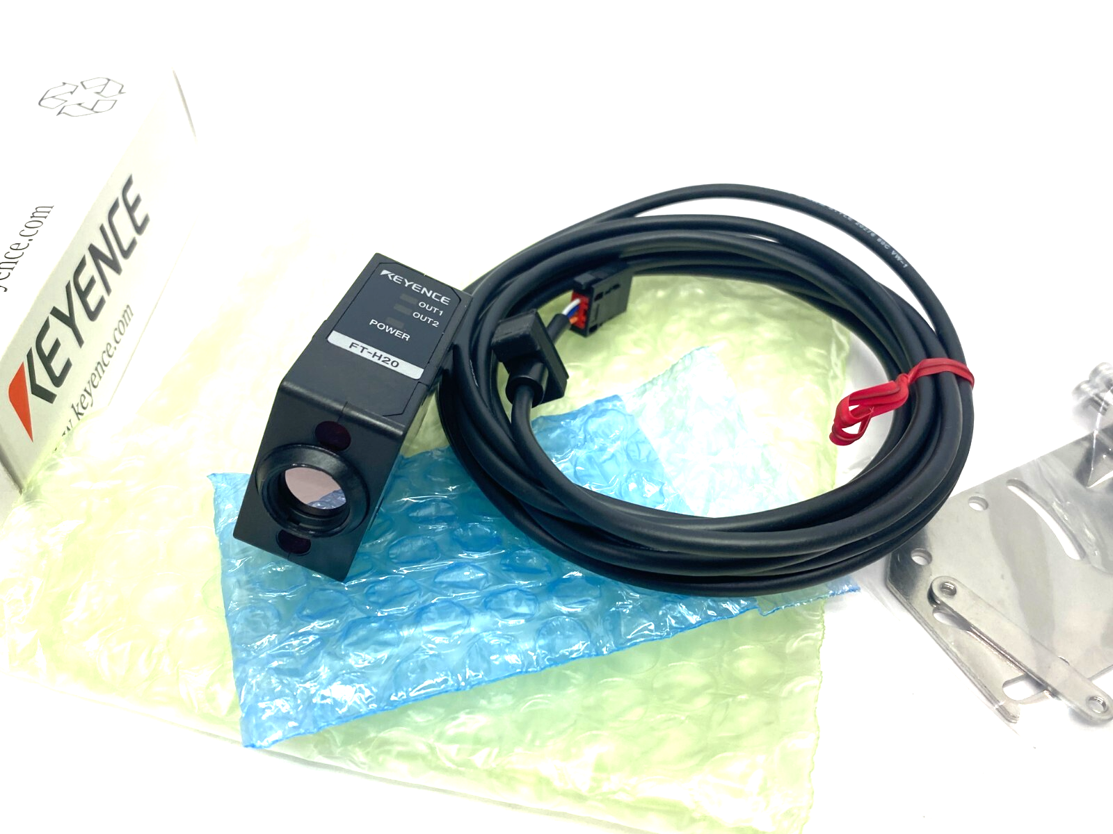 Keyence FT-H20 Mid to Low Temperature Sensor Head Unlimited Detecting Distance - Maverick Industrial Sales